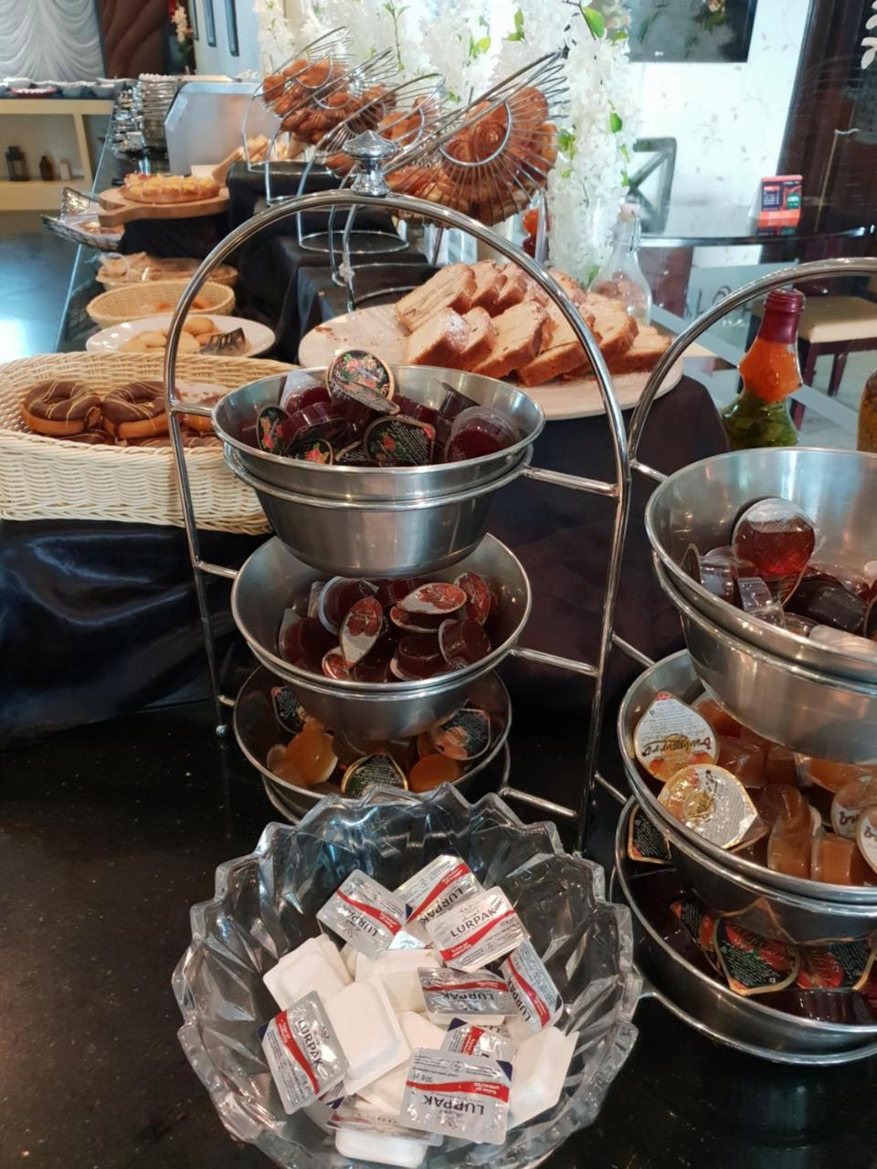 דובאי Al Jawhara Hotel Apartments מראה חיצוני תמונה